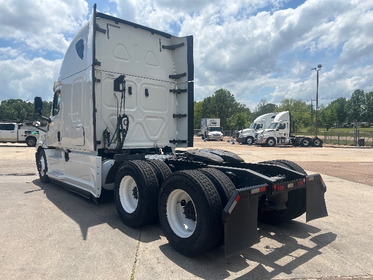 2020 Freightliner Cascadia in Jackson, MS — photo 5