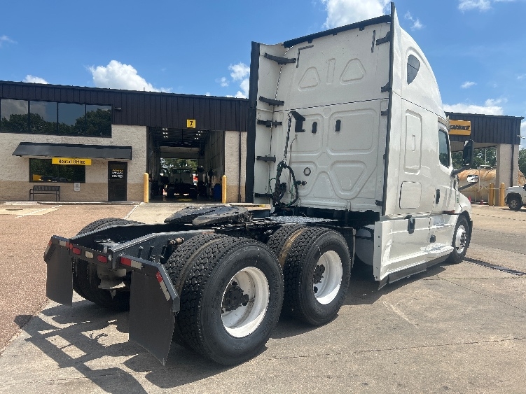 2020 Freightliner Cascadia in Jackson, MS — photo 7