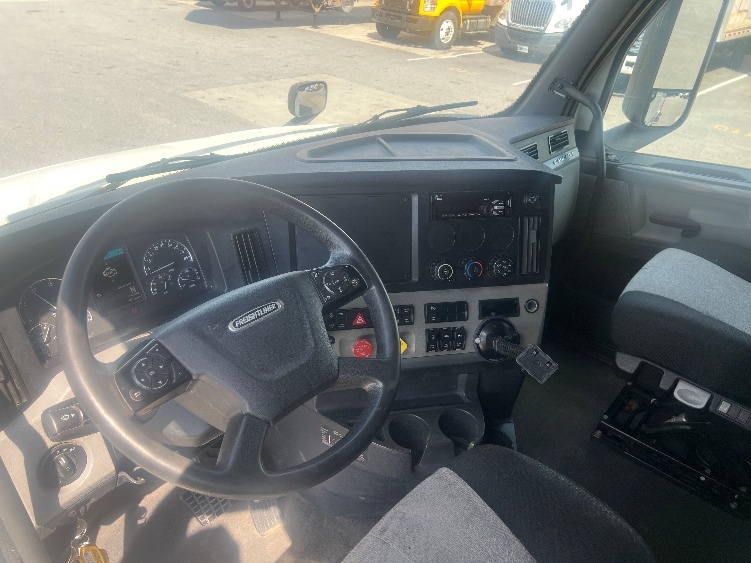 2020 Freightliner Cascadia in Florence, SC — photo 10