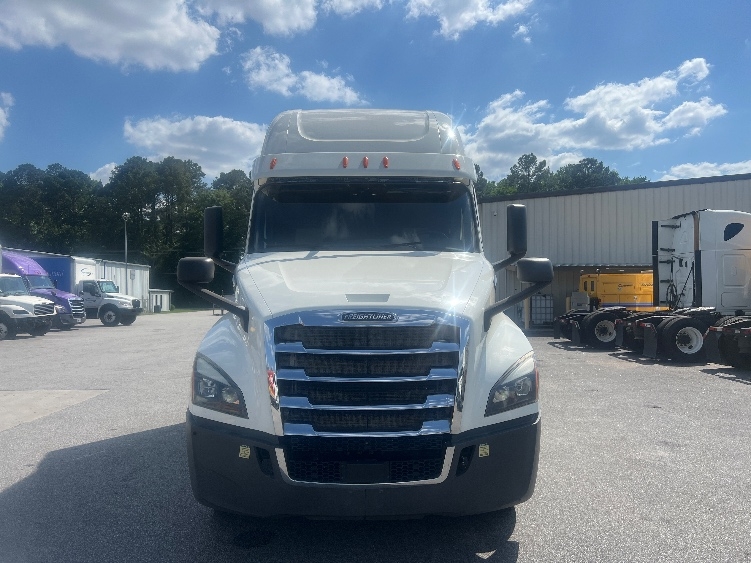 2020 Freightliner Cascadia in Florence, SC — photo 2