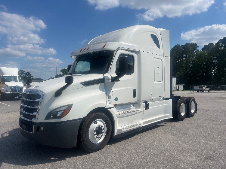 2020 Freightliner Cascadia in Florence, SC — photo 3