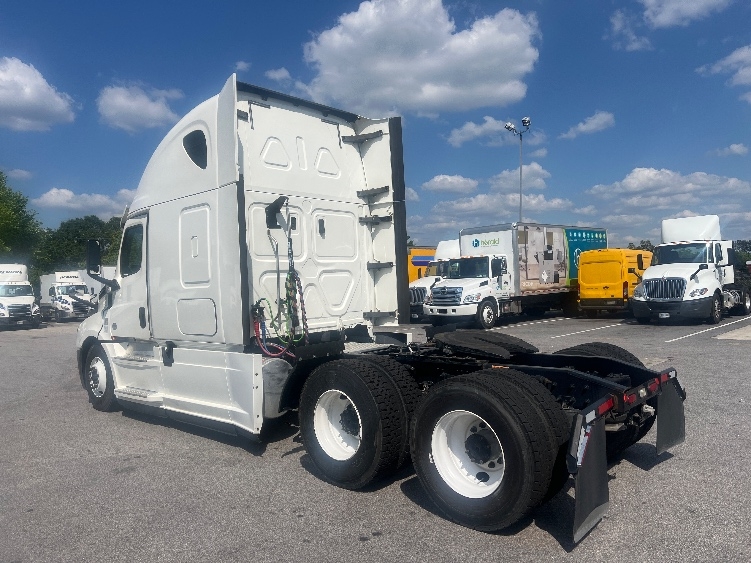 2020 Freightliner Cascadia in Florence, SC — photo 5