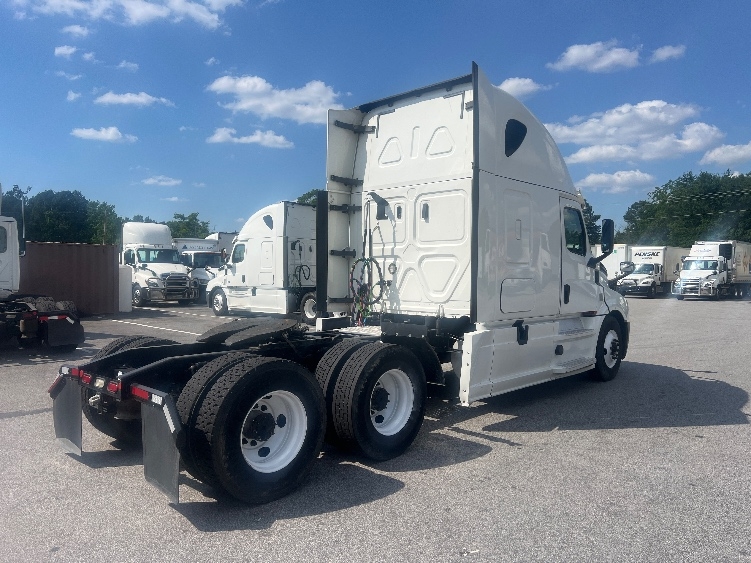2020 Freightliner Cascadia in Florence, SC — photo 7