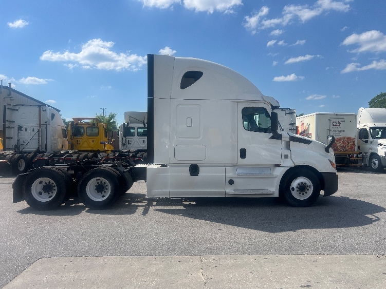 2020 Freightliner Cascadia in Florence, SC — photo 8