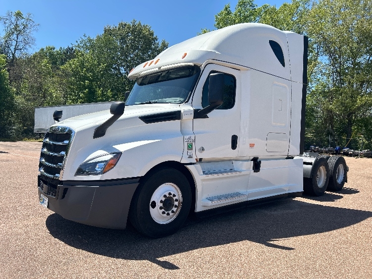 2020 Freightliner Cascadia in Jackson, MS — photo 3