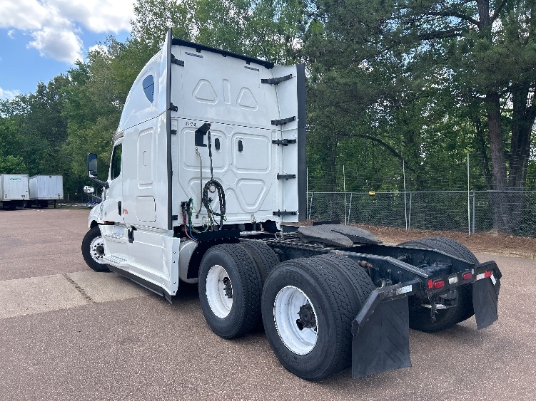 2020 Freightliner Cascadia in Jackson, MS — photo 5