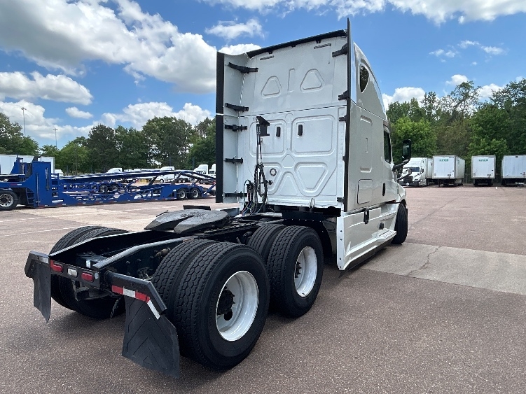 2020 Freightliner Cascadia in Jackson, MS — photo 7