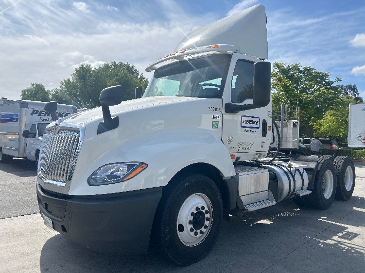 2020 International LT in Stockton, CA — photo 3