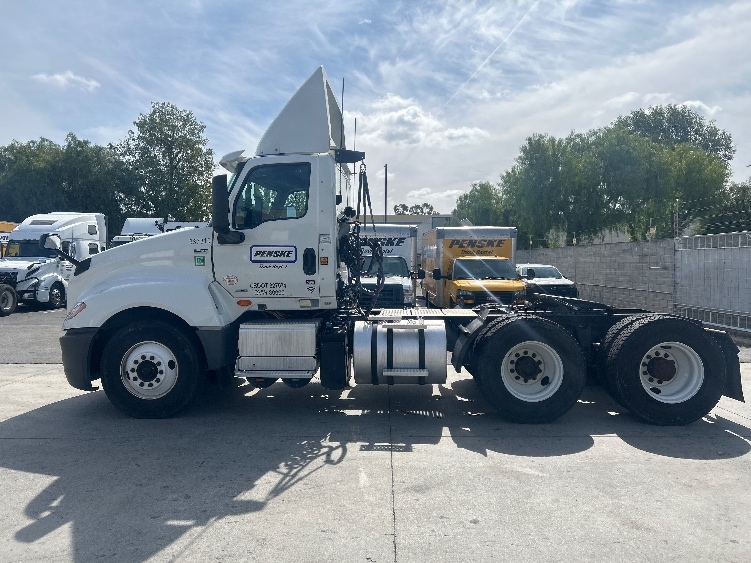 2020 International LT in Stockton, CA — photo 4