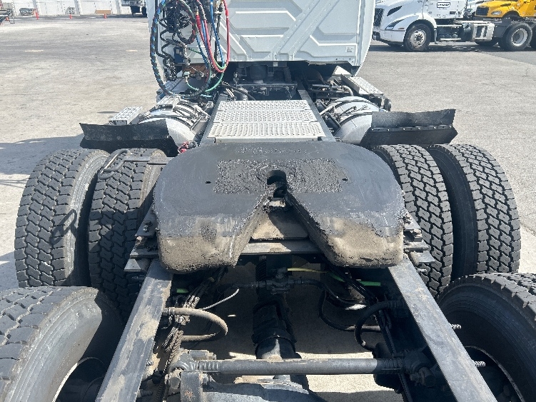 2020 International LT in Stockton, CA — photo 6