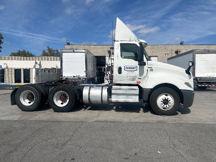 2020 International LT in Stockton, CA — photo 8