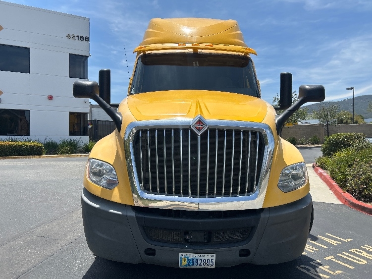 2020 International LT in Torrance, CA — photo 2