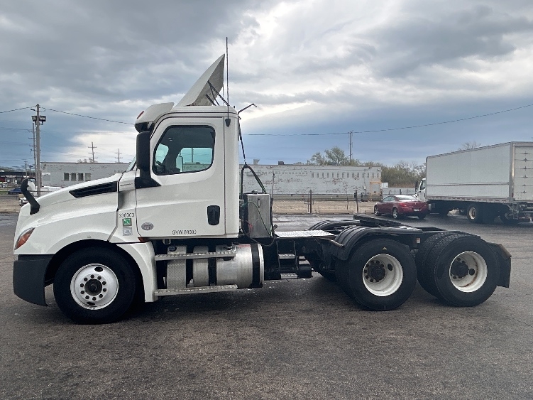2020 Freightliner Cascadia in Sturtevant, WI — photo 4