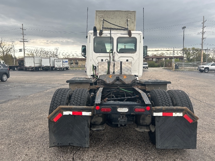 2020 Freightliner Cascadia in Sturtevant, WI — photo 6