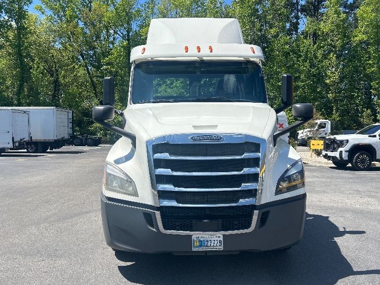 2020 Freightliner Cascadia in Ladson, SC — photo 2