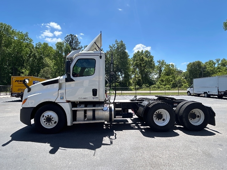 2020 Freightliner Cascadia in Ladson, SC — photo 4