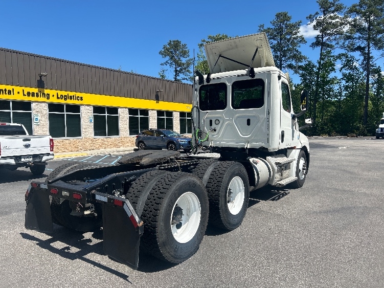 2020 Freightliner Cascadia in Ladson, SC — photo 7
