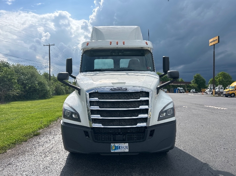 2020 Freightliner Cascadia in White Deer, PA — photo 2