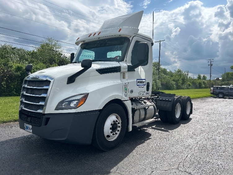 2020 Freightliner Cascadia in White Deer, PA — photo 3