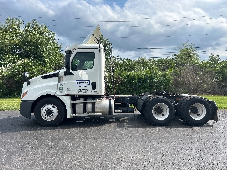 2020 Freightliner Cascadia in White Deer, PA — photo 4