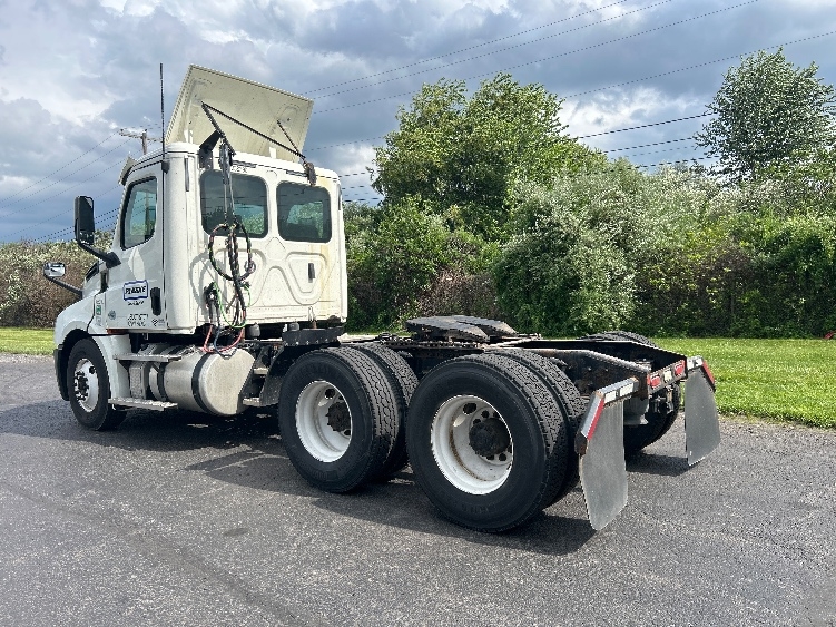 2020 Freightliner Cascadia in White Deer, PA — photo 5