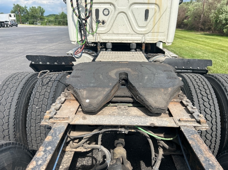 2020 Freightliner Cascadia in White Deer, PA — photo 6