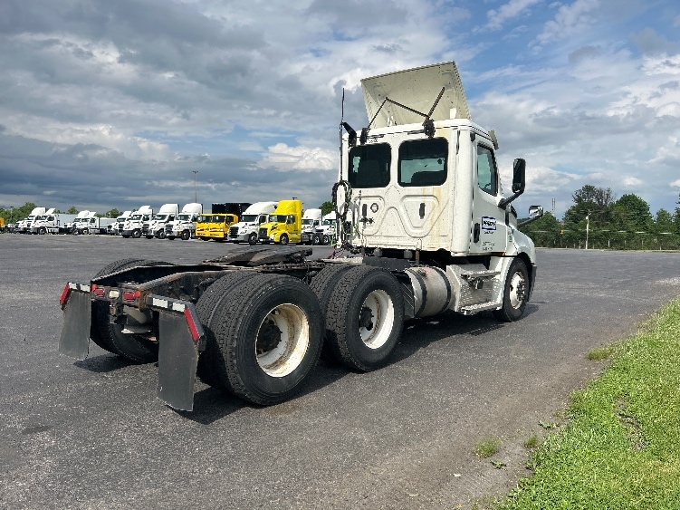 2020 Freightliner Cascadia in White Deer, PA — photo 7