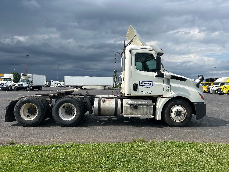 2020 Freightliner Cascadia in White Deer, PA — photo 8