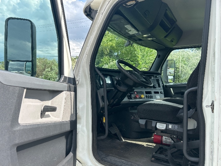 2020 Freightliner Cascadia in White Deer, PA — photo 9