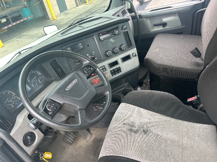 2020 Freightliner Cascadia in King Of Prussia, PA — photo 10