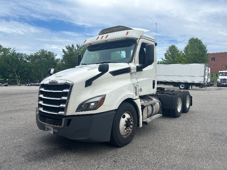 2020 Freightliner Cascadia in King Of Prussia, PA — photo 3