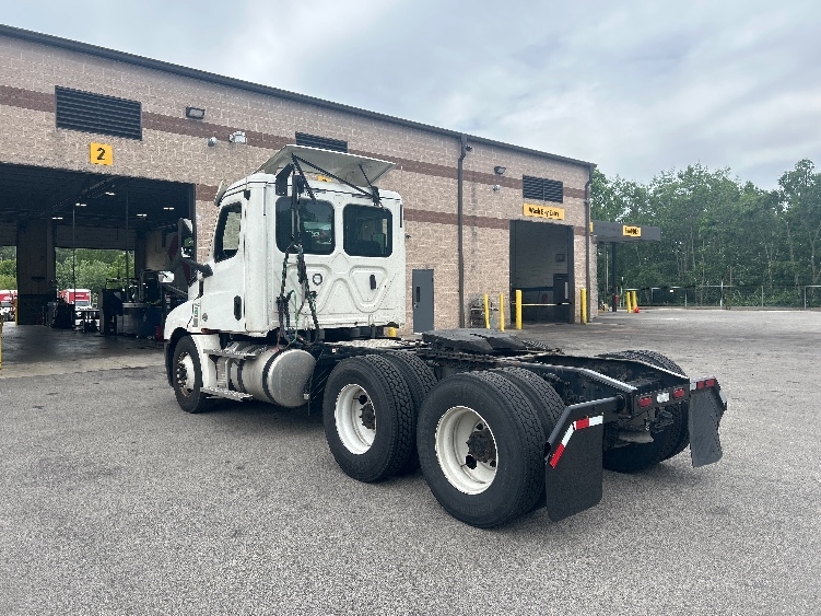 2020 Freightliner Cascadia in King Of Prussia, PA — photo 5