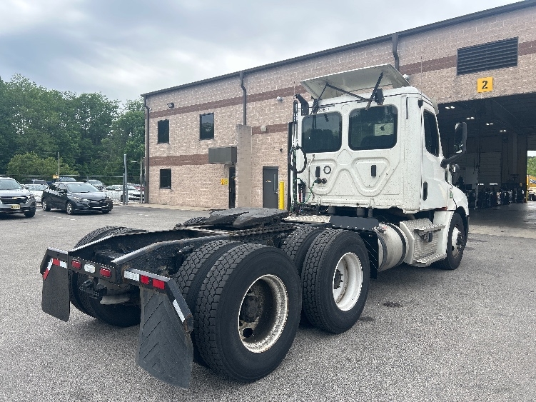 2020 Freightliner Cascadia in King Of Prussia, PA — photo 7