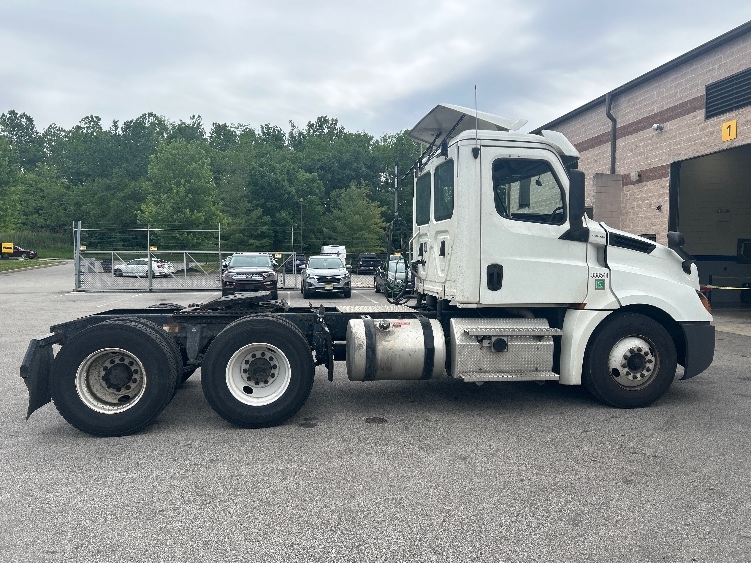 2020 Freightliner Cascadia in King Of Prussia, PA — photo 8