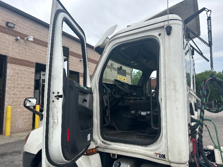 2020 Freightliner Cascadia in King Of Prussia, PA — photo 9