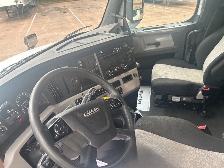 2020 Freightliner Cascadia in Jackson, MS — photo 10