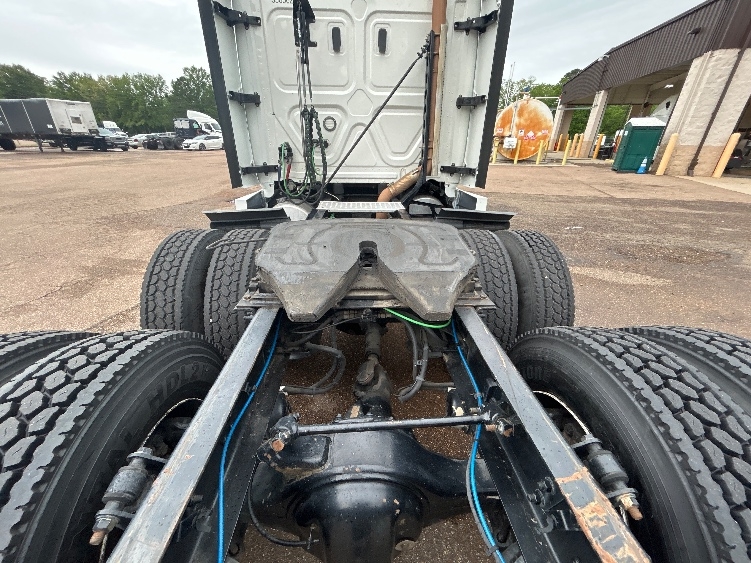 2020 Freightliner Cascadia in Jackson, MS — photo 6