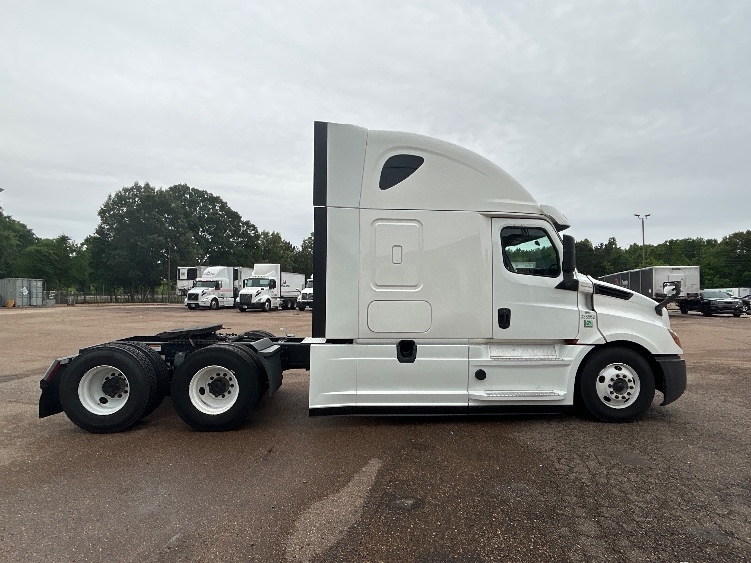 2020 Freightliner Cascadia in Jackson, MS — photo 8