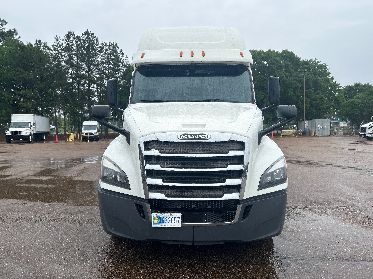 2020 Freightliner Cascadia in Jackson, MS — photo 2