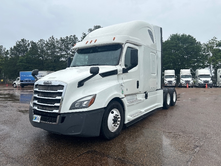 2020 Freightliner Cascadia in Jackson, MS — photo 3