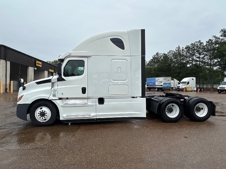 2020 Freightliner Cascadia in Jackson, MS — photo 4