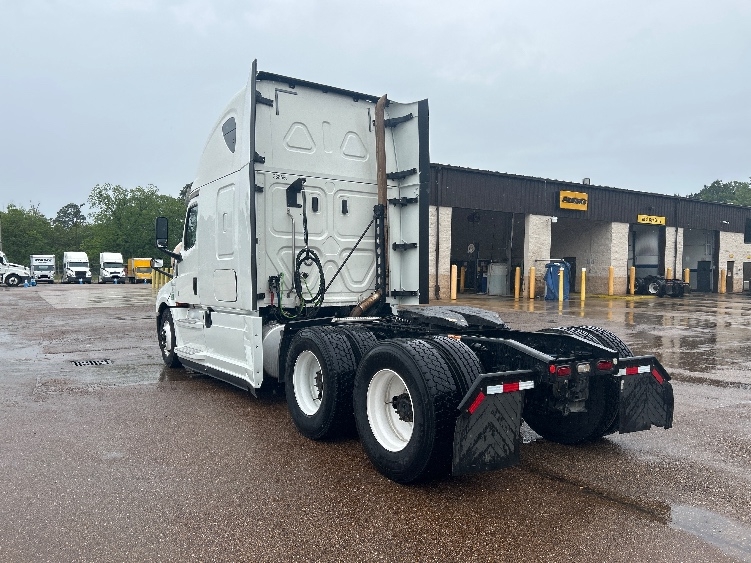 2020 Freightliner Cascadia in Jackson, MS — photo 5