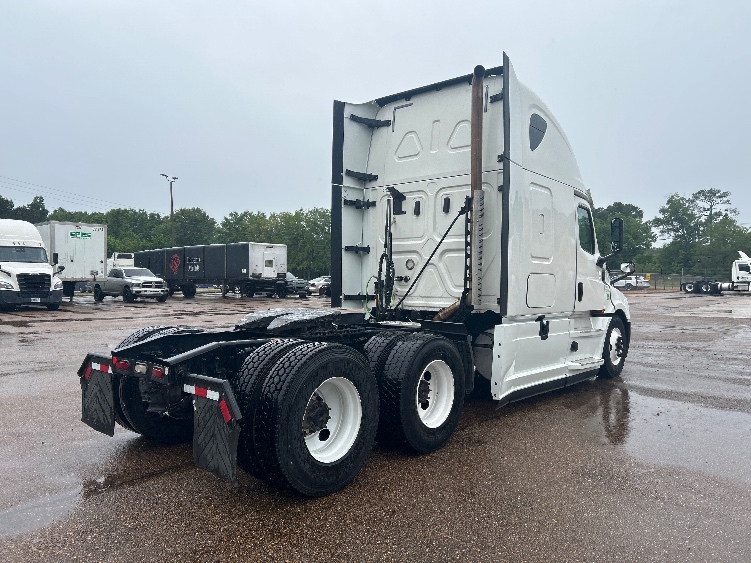 2020 Freightliner Cascadia in Jackson, MS — photo 7