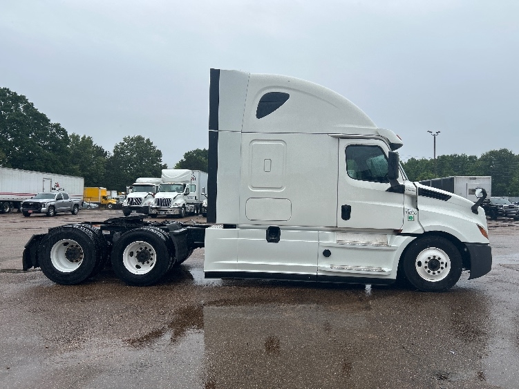 2020 Freightliner Cascadia in Jackson, MS — photo 8