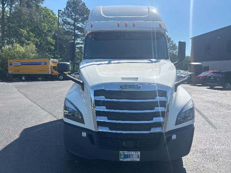 2020 Freightliner Cascadia in Goldsboro, NC — photo 2
