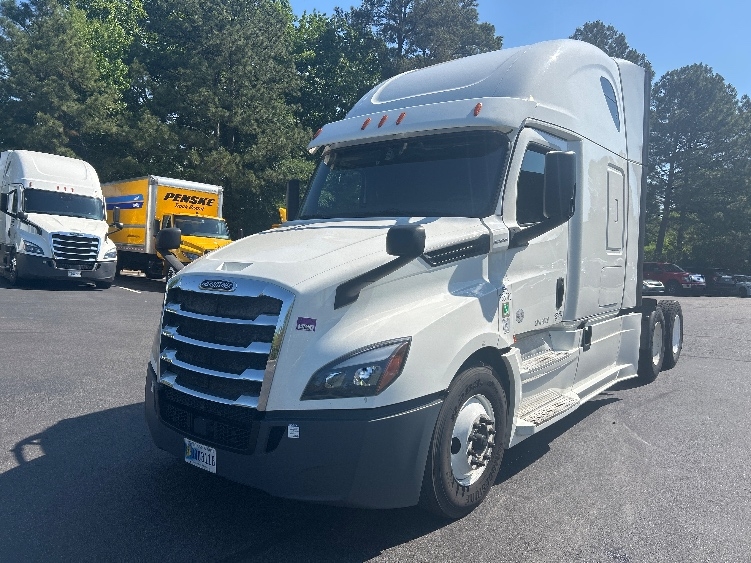 2020 Freightliner Cascadia in Goldsboro, NC — photo 3
