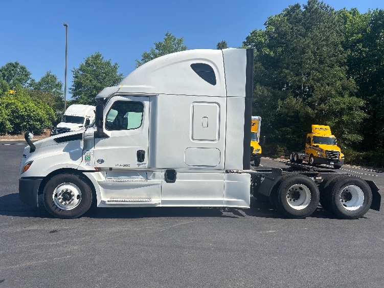 2020 Freightliner Cascadia in Goldsboro, NC — photo 4