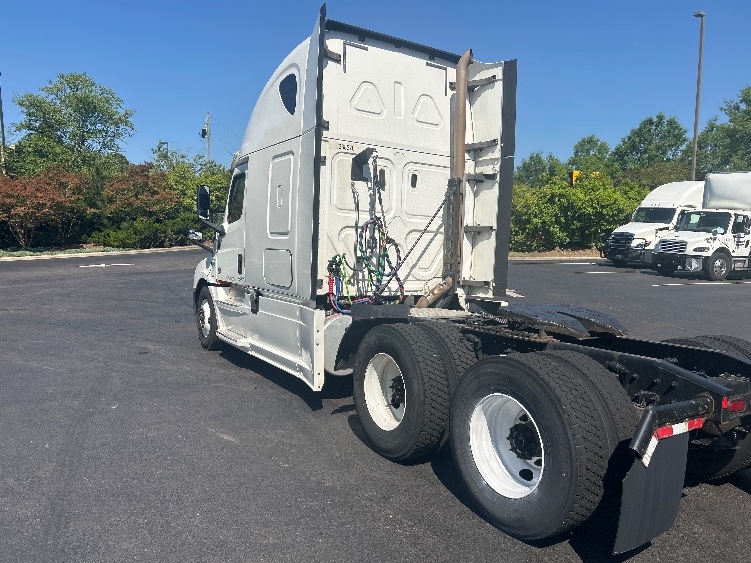 2020 Freightliner Cascadia in Goldsboro, NC — photo 5
