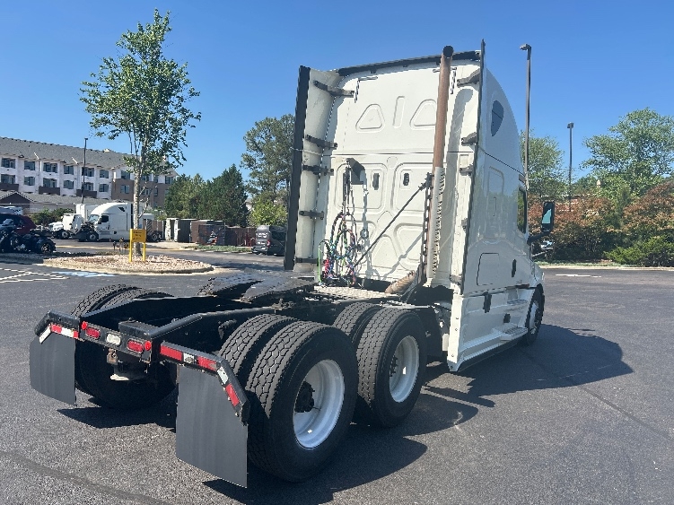 2020 Freightliner Cascadia in Goldsboro, NC — photo 7
