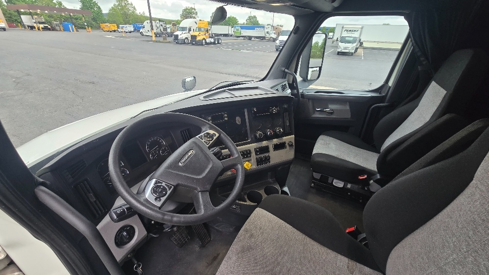 2020 Freightliner Cascadia in White Deer, PA — photo 10